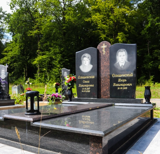 Памятник двойной 149